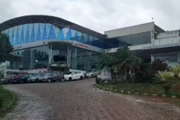 Theft of over Rs 3 lakhs reported at two automobile showrooms in Verna