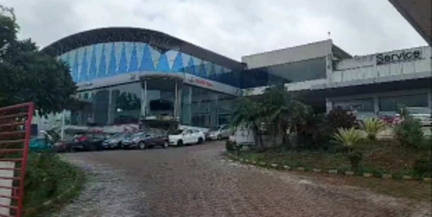 Theft of over Rs 3 lakhs reported at two automobile showrooms in Verna