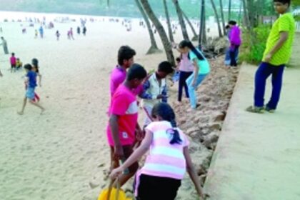 There are no steps leading  to Baina beach