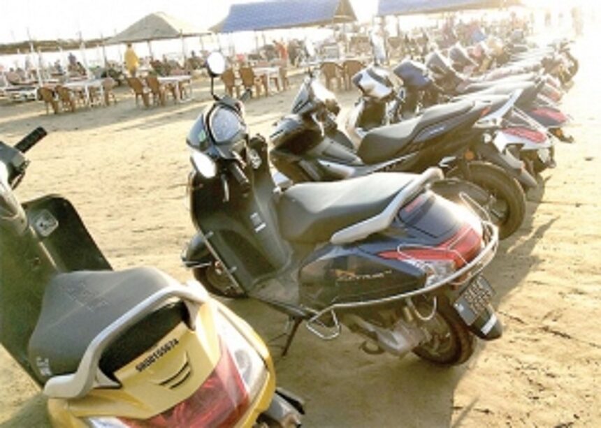 There is no place to park at Morjim 1 There is no place to park at Morjim