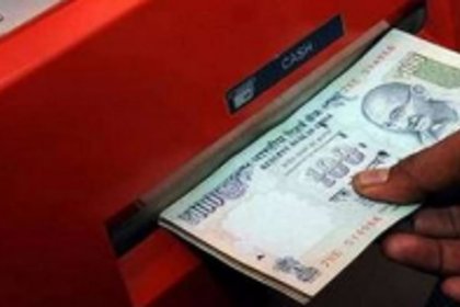 Thief steals purse,   withdraws cash   from ATM