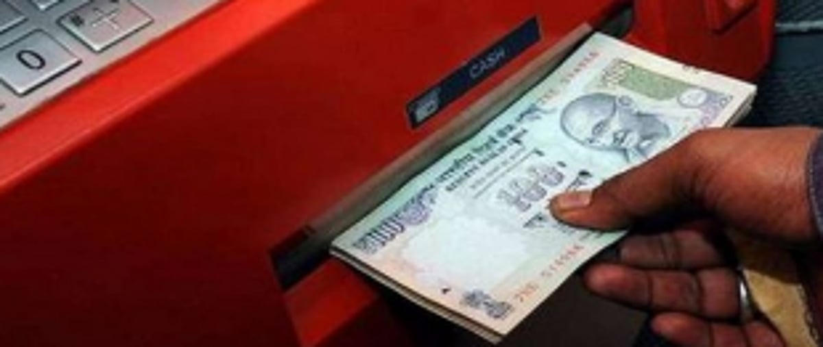 Thief steals purse,   withdraws cash   from ATM