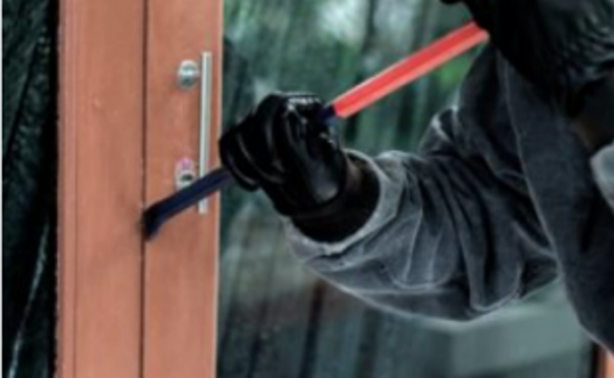 Thieves break into shops at Collem market