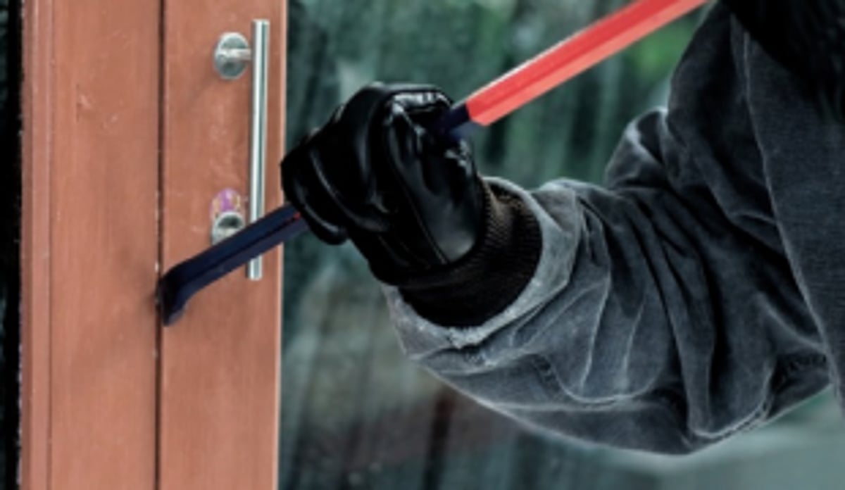 Thieves decamp with cash, gold from bungalow at Khadpabandh