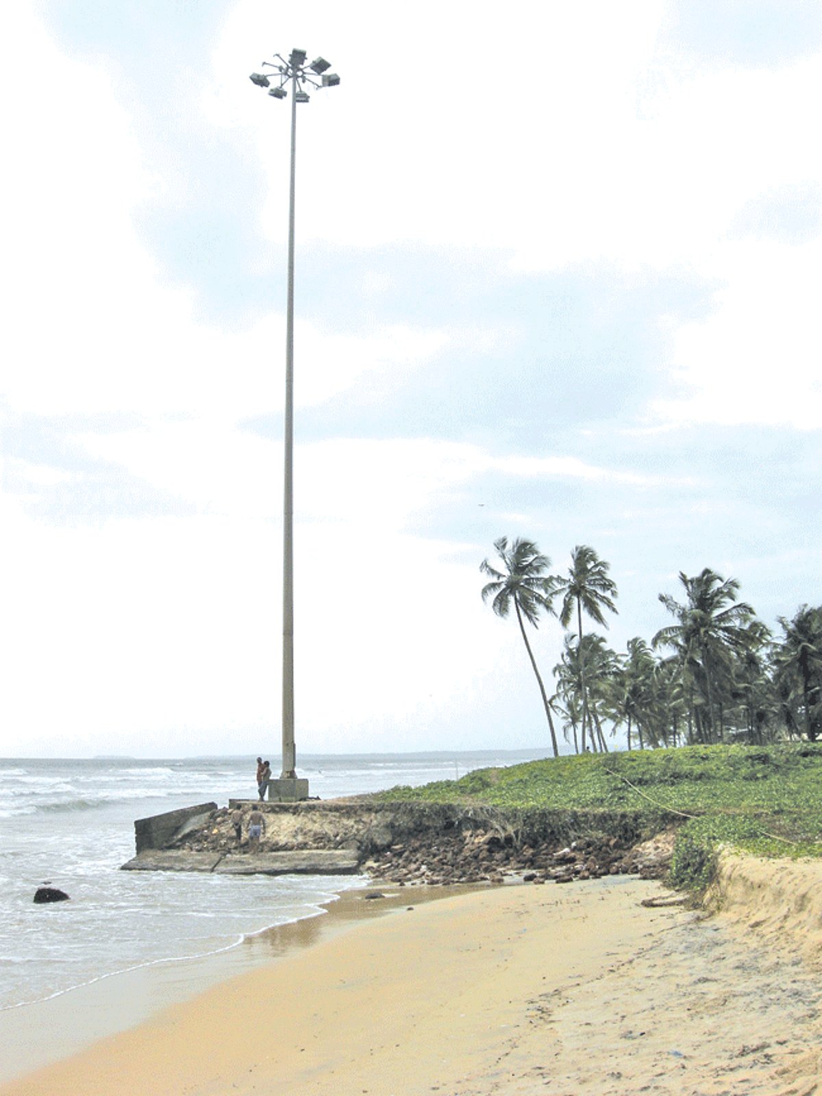 This high mast lamp may fall down if the waves continue to batter the coast.