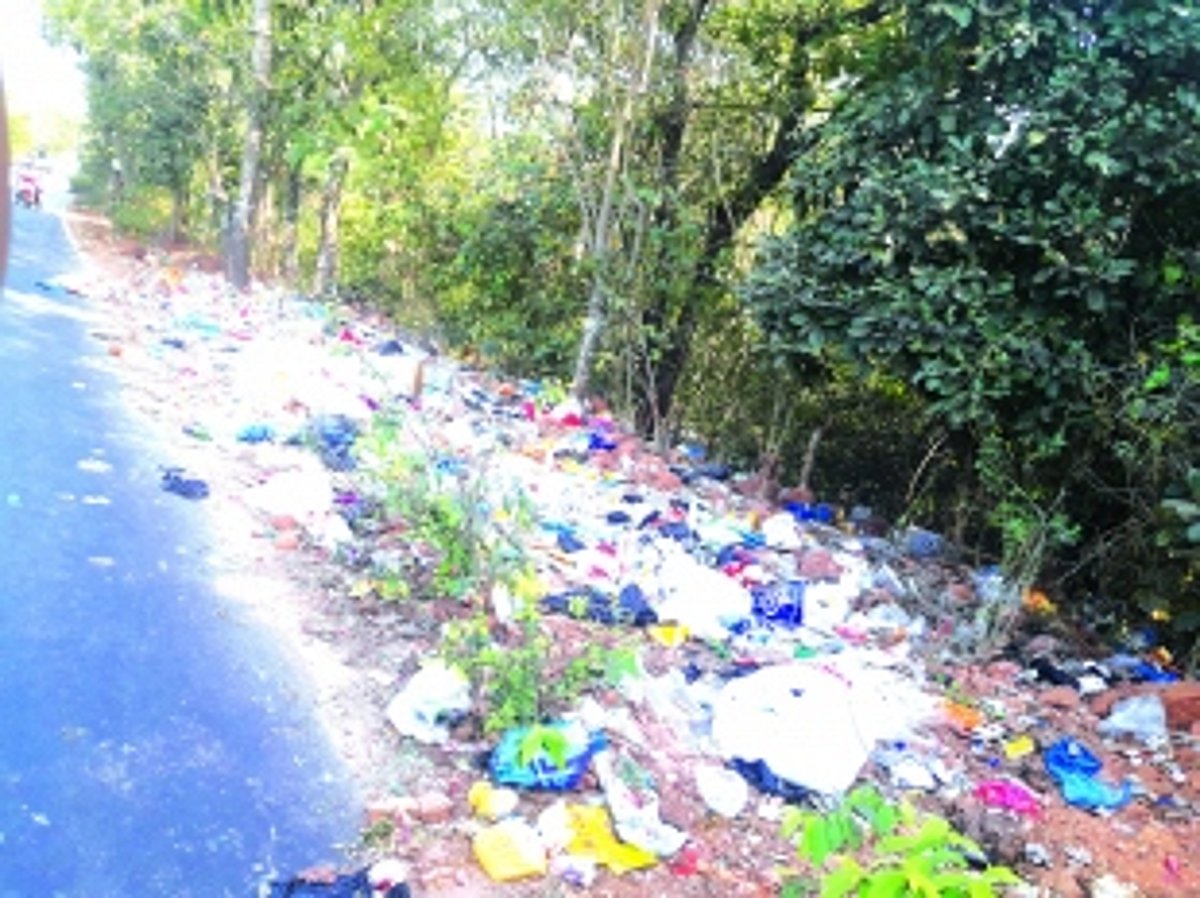 Thivim highway turned into garbage zone