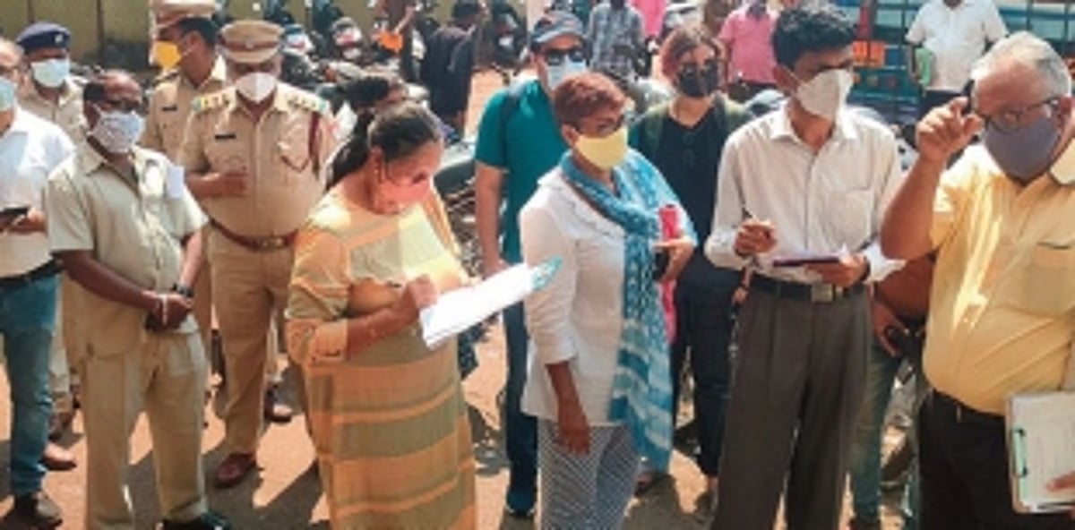 Thorough inspection of Mapusa bus stands brings up too many action points to address