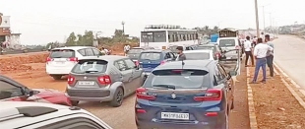 Though PM was airborne, those below were ‘grounded’ in jams