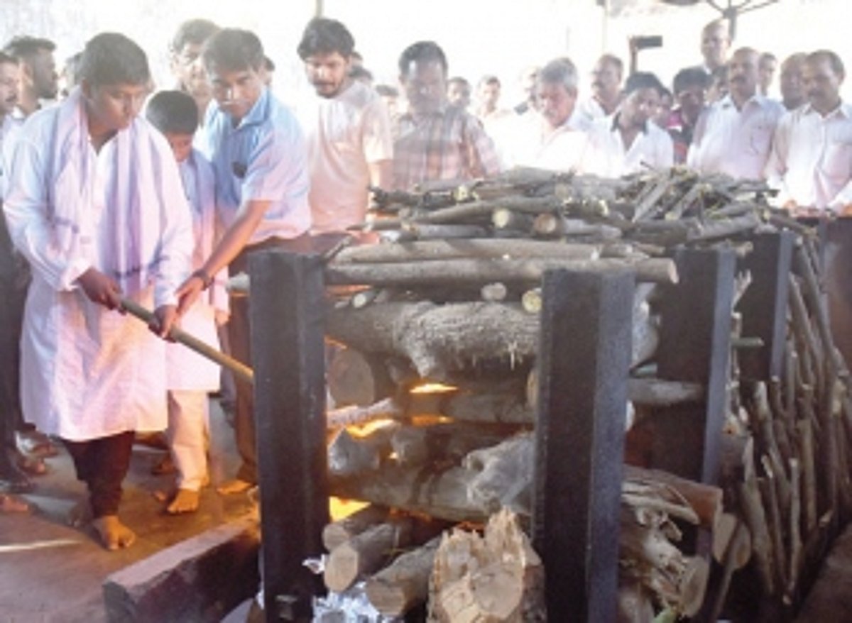 Thousands bid adieu to Wagh