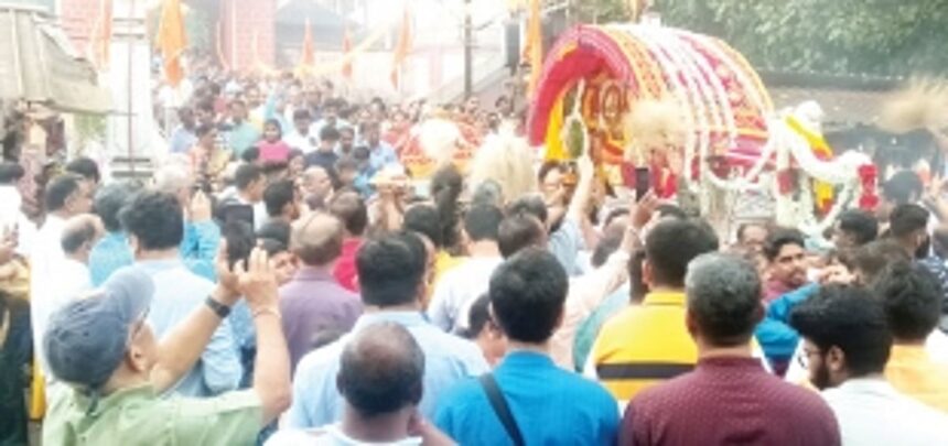 Thousands of devotees participate in Dussehra Palki procession in temple town