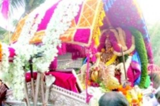 Thousands of devotees participate in Dussehra palkhi processions