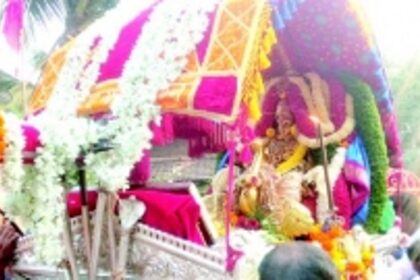 Thousands of devotees participate in Dussehra palkhi processions