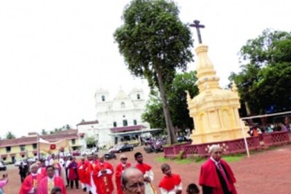 Thousands throng Margao  church for feast of Pentecost
