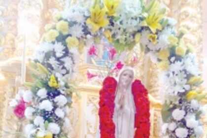 Thousands venerate Our  Lady of Fatima statue