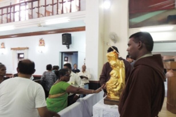 Thousands venerate St Anthony relics at Navelim