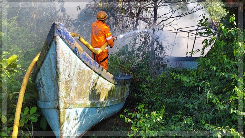 Three Canoes Destroyed in Major Fire at Caranzalem Beach