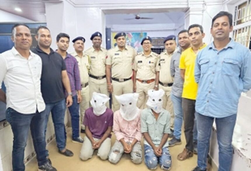 Three K’taka natives held for theft of mobile phones 1 Three K’taka natives held for theft of mobile phones