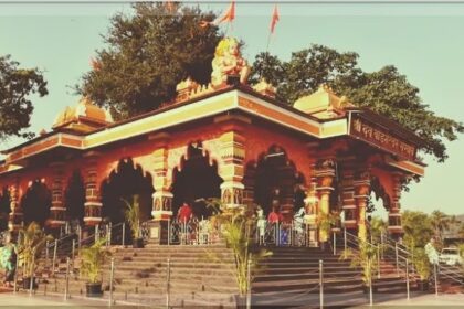 Three Policemen Injured in Knife Attack at Bodgeshwar Zatra
