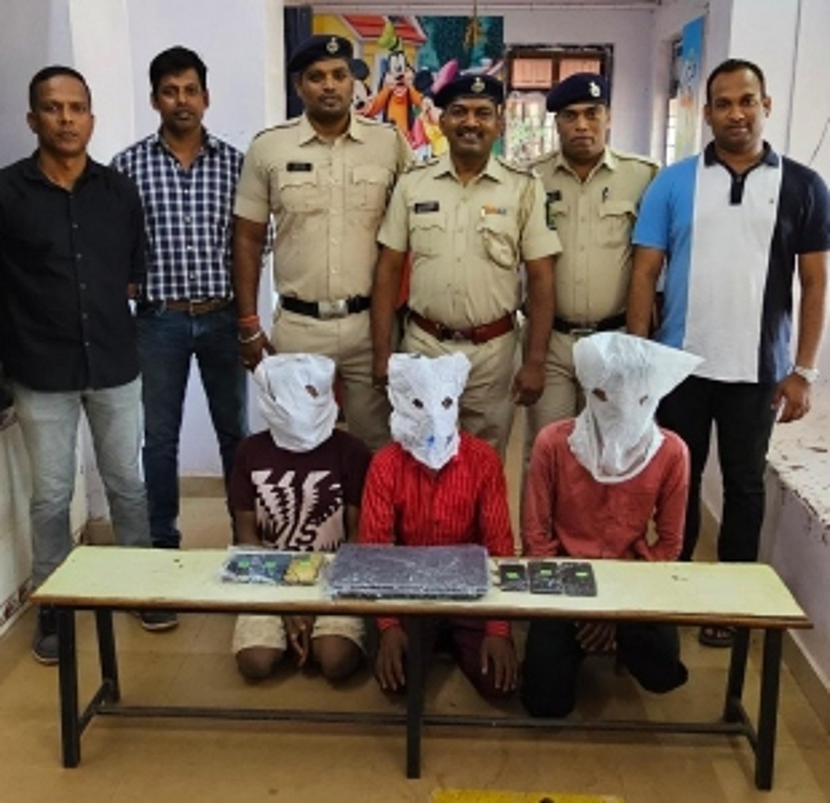 Three arrested for mobile thefts