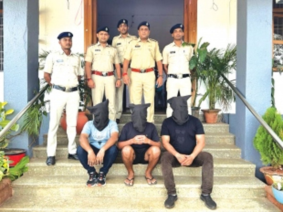 Three held for robbing Karnataka tourists