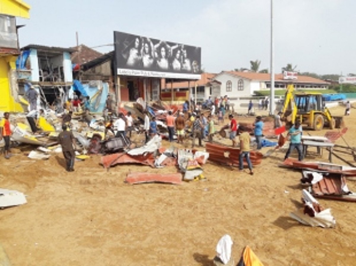 Three restaurants demolished in  Calangute for CRZ violation