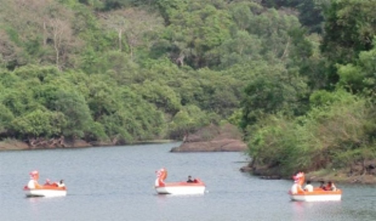 Throw open Mayem Lake, demand locals
