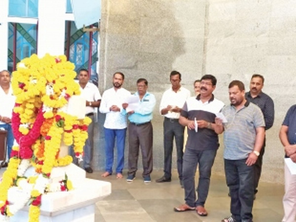 Tiatrists lend their voices at litany to pray for MLAs