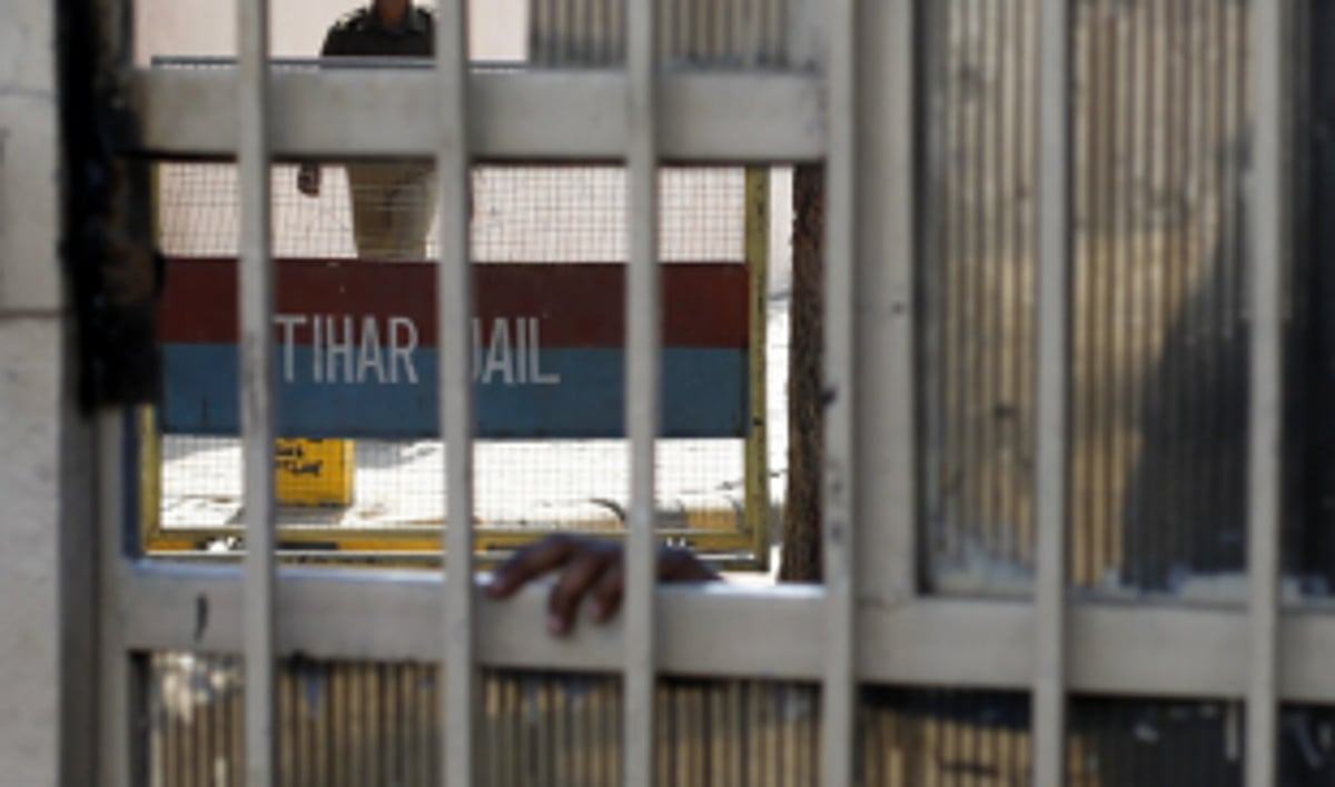 Tihar inmate swallows mobile phone during checking