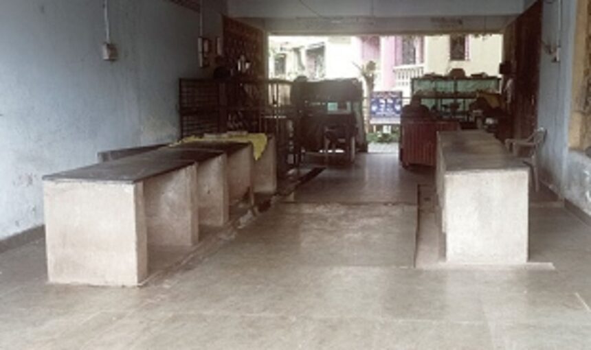 Tilamol market left empty as vendors prefer to do business by the roadside 1 Tilamol market left empty as vendors prefer to do business by the roadside