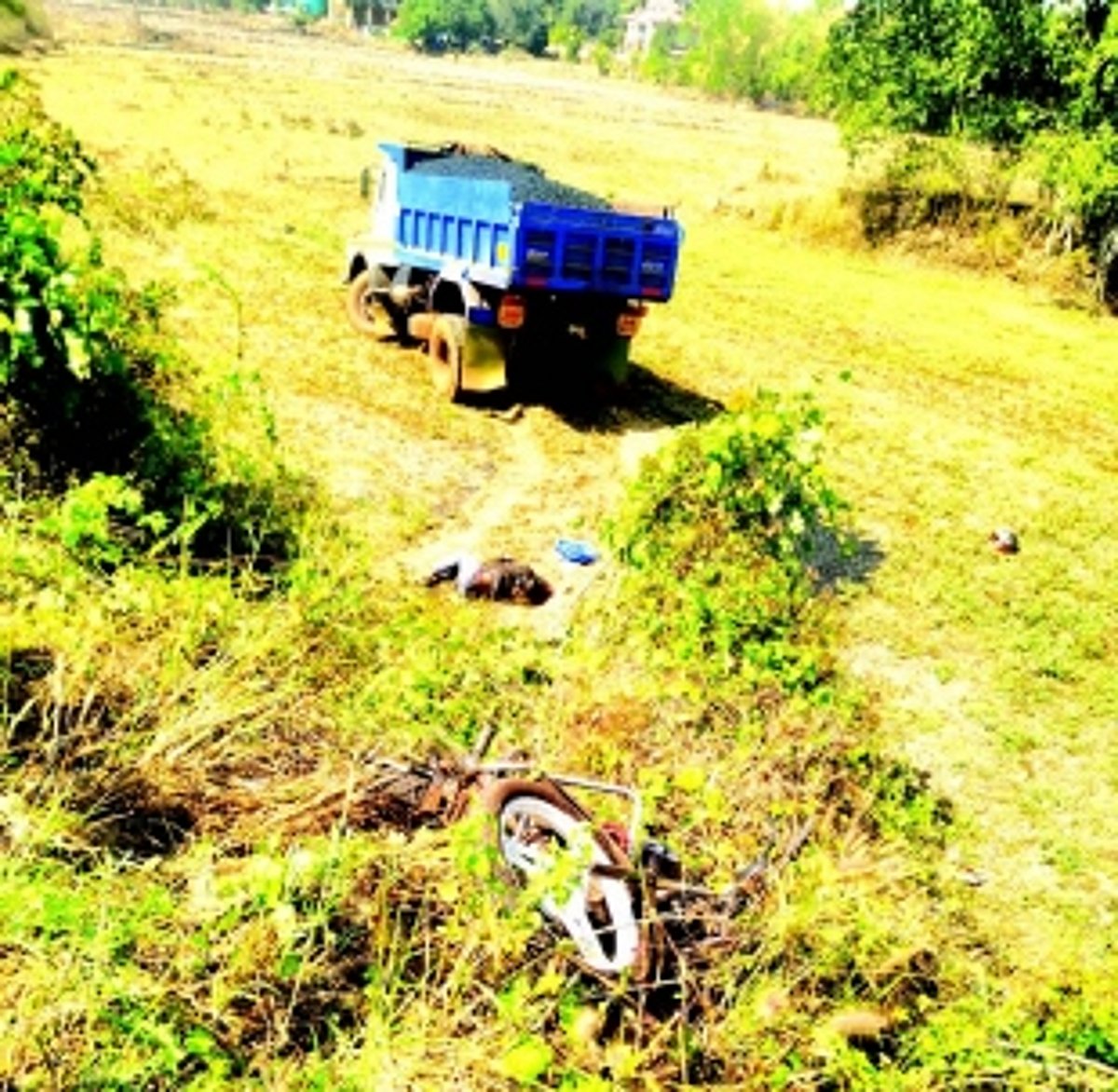 Till death did them apart: Two best friends crushed  by truck at Curtorim