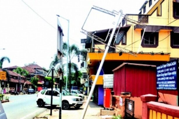 Tilted pole in Vasco poses danger