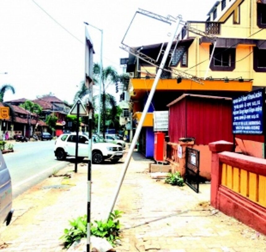 Tilted pole in Vasco poses danger