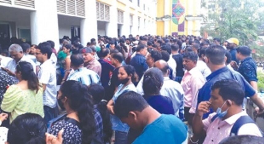 Time slot mess-up for polls scrutiny causes chaos outside RO’s offices