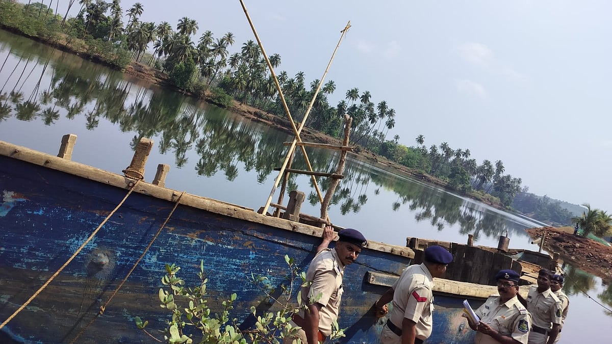 Tiracol Coastal Police Seize Sand Extraction Equipment in Pernem; Case Registered