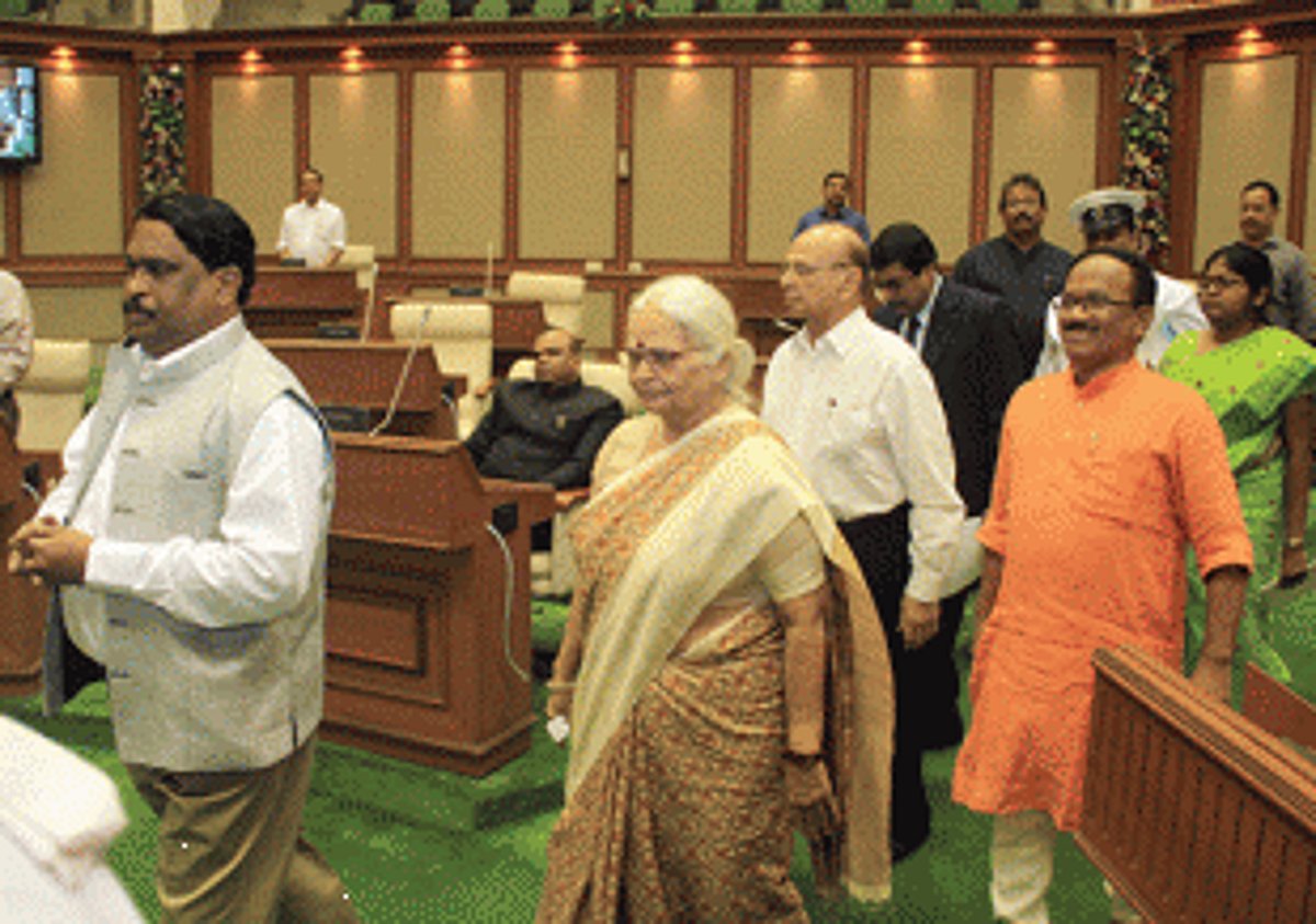 Tired governor shortens address to the House