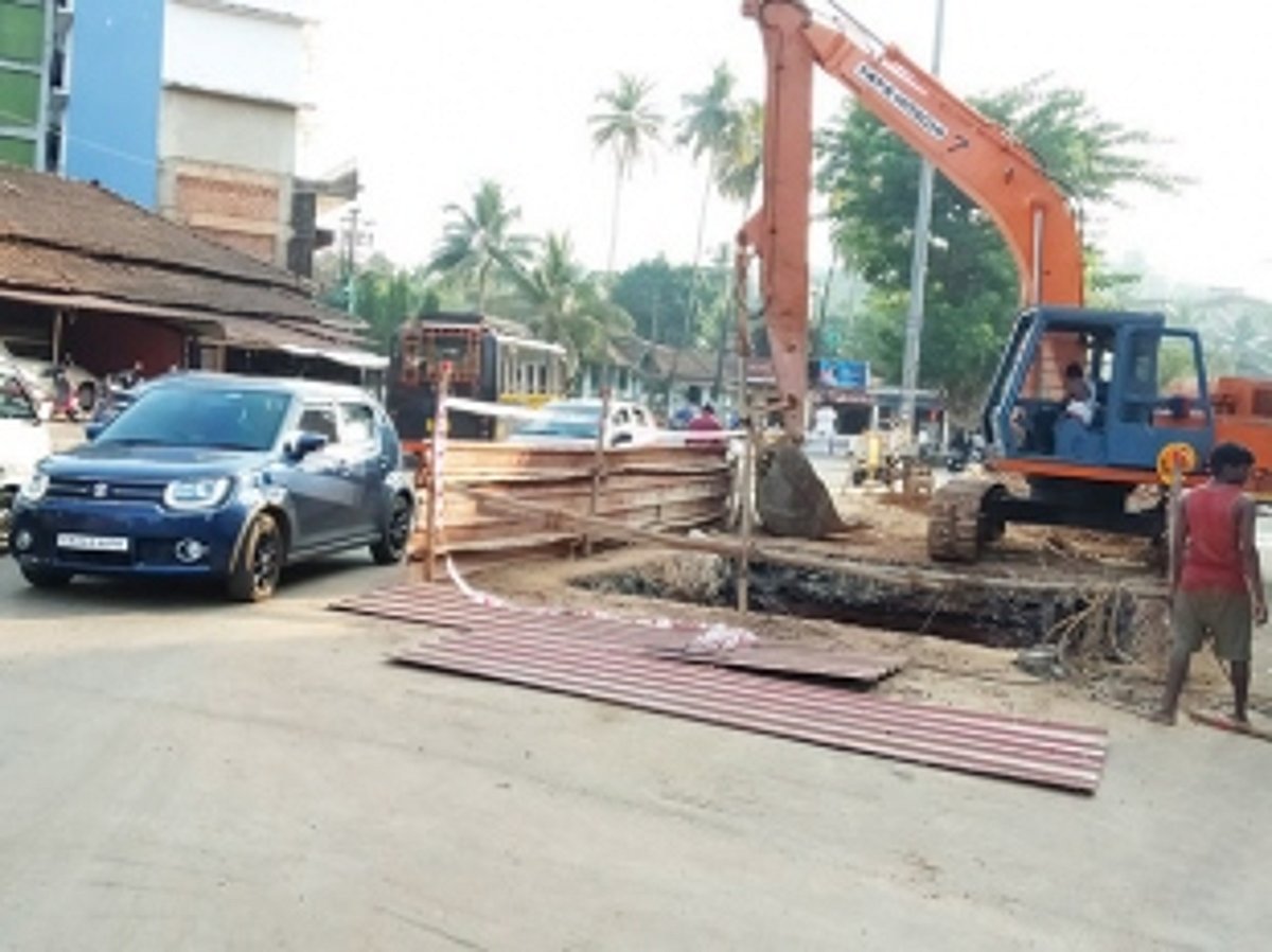 Tired of bad roads Pondaites want sewerage pipeline complete before next rains