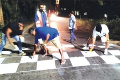 Tired of road accidents, Banalkars paint speed breakers themselves