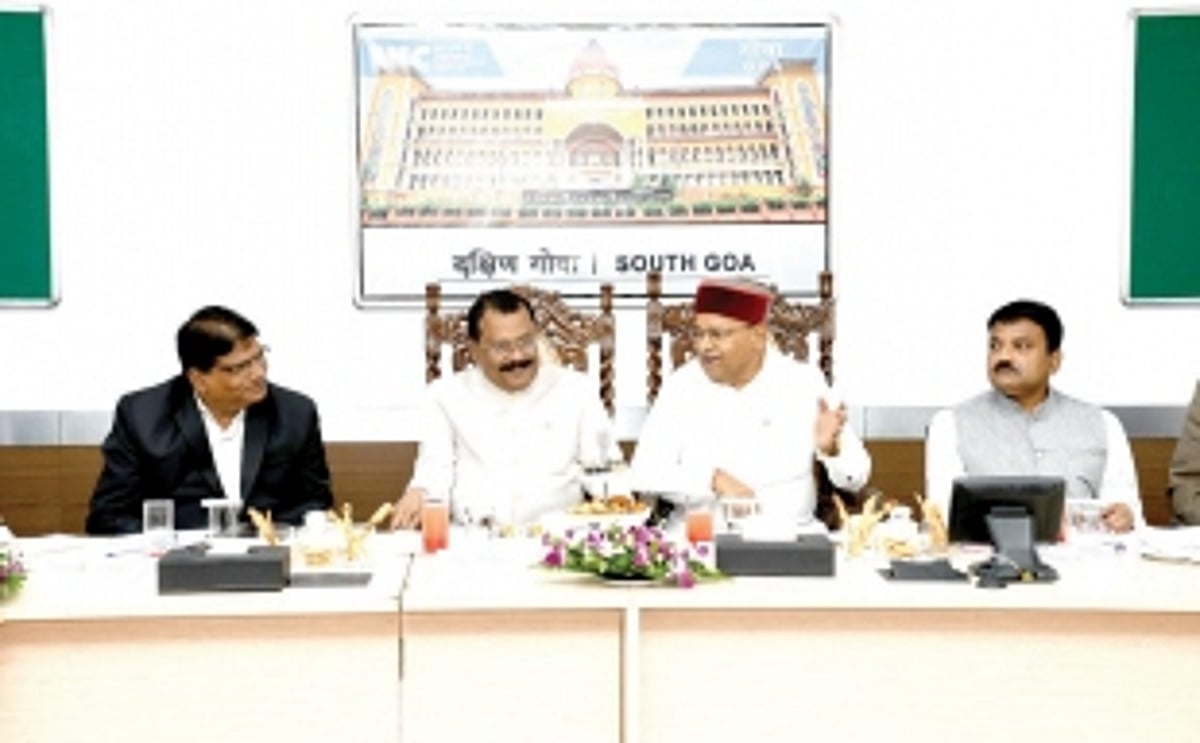 To cement inter-State ties, Governors of Goa,  K’taka chair joint meet of District Collectors