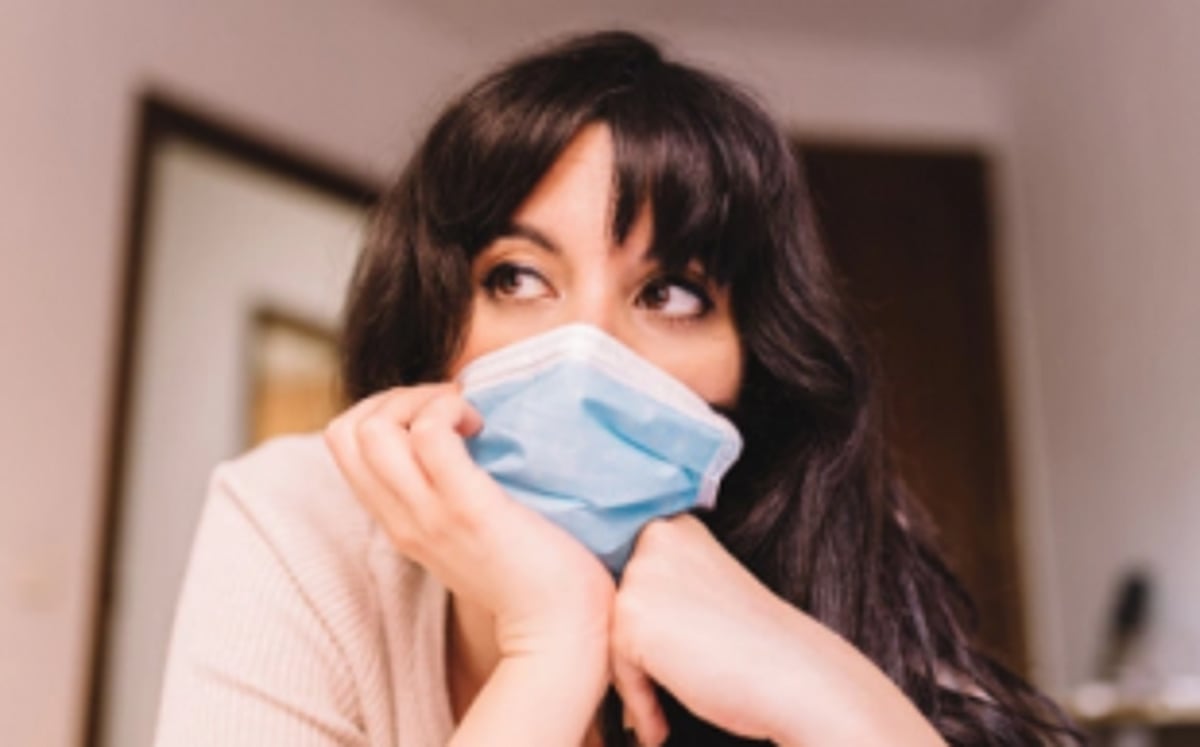 To mask or not to mask?