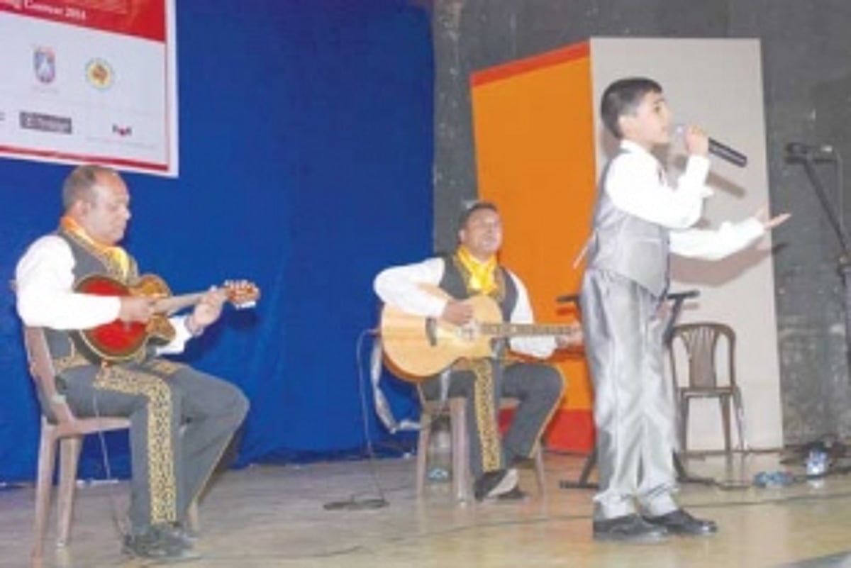 To the Portuguese tune of Vem Cantar