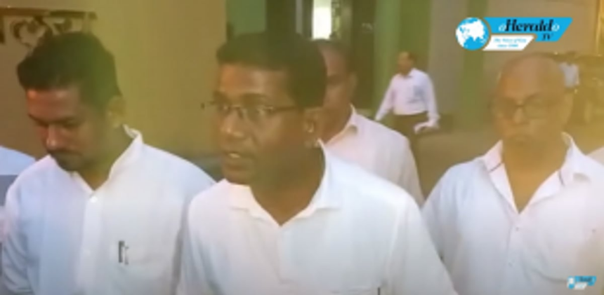 Toddy tappers meet CM over issue of fake caste certificates 1 Toddy tappers meet CM over issue of fake caste certificates