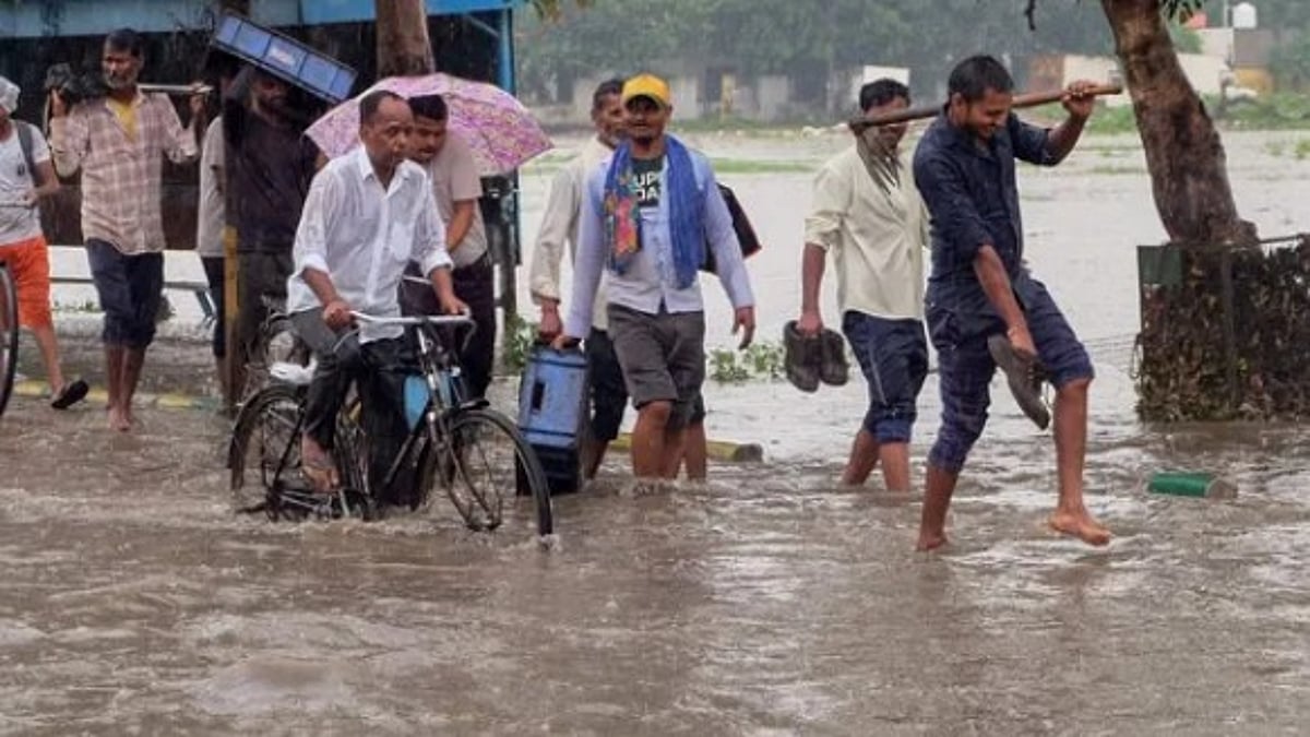 Torrential Rain Batters Hyderabad: IT Corridor Sees Record 123.5 mm Rainfall, City Plunges into Chaos