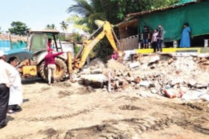 Tourism Dept demolishes illegal structures on Anjuna-Vagator beach