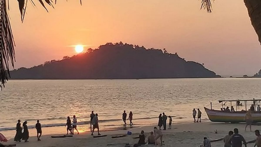 Tourism Dept razes 7 illegal structures at Canacona beach 1 Tourism Dept razes 7 illegal structures at Canacona beach