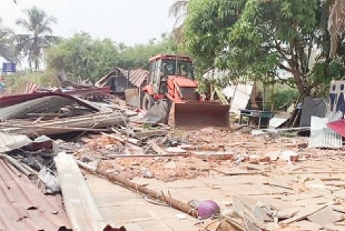 Tourism Dept razes popular bar & restaurant near Colva beach for encroaching govt land