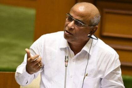 Tourism Min puts onus on tourists to behave responsibly