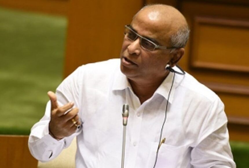 Tourism Min puts onus on tourists to behave responsibly