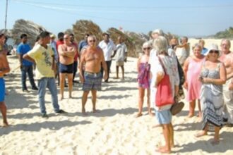Tourism officials stop operation  of shacks at Majorda-Utorda