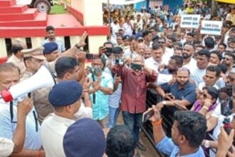 Tourism stakeholders threaten all Goa bandh in support of Mopa taxi operators