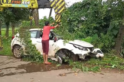 Tourist Crashes Rent-a-Car into Roadside Cross Near Velsao Lake; Locals Alarmed by Reckless Driving